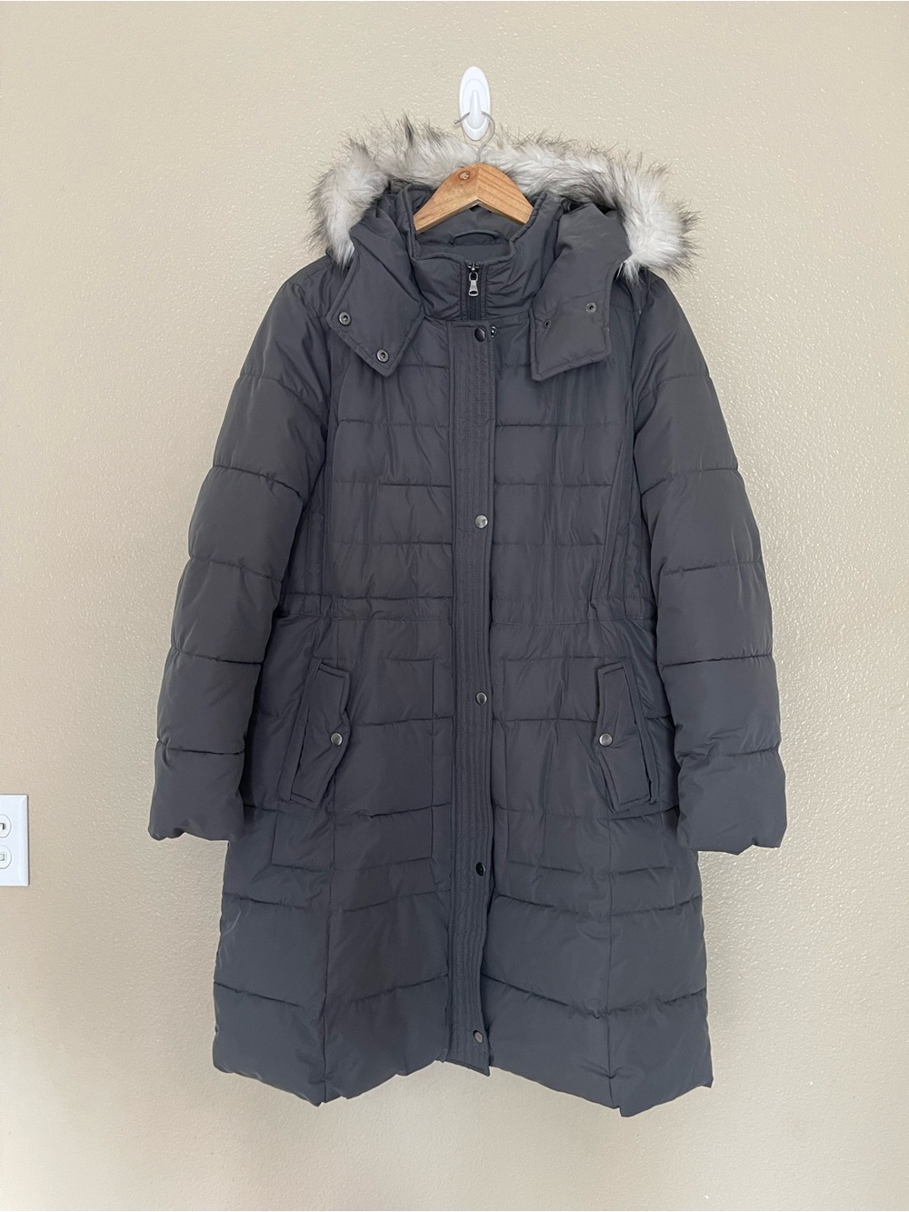 Merona grey long hooded puffer jacket faux fur trim hood Size L